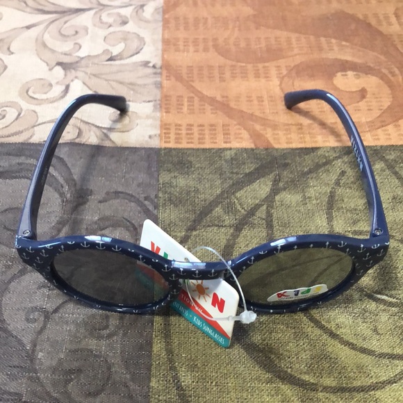 🛍️5/$20🛍️NWT Childs Sunglasses 🕶️ with UV protection. - Picture 3 of 4